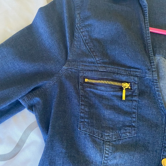 Women Denim Shirt , Button down . New without tag - Picture 3 of 4